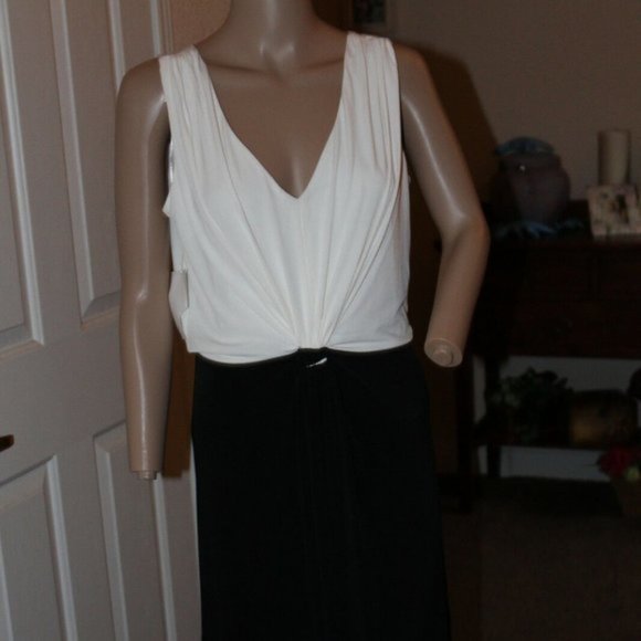 SANGRIA BLACK & IVORY VNECK FORMAL GOWN 10 NWT - Picture 5 of 8